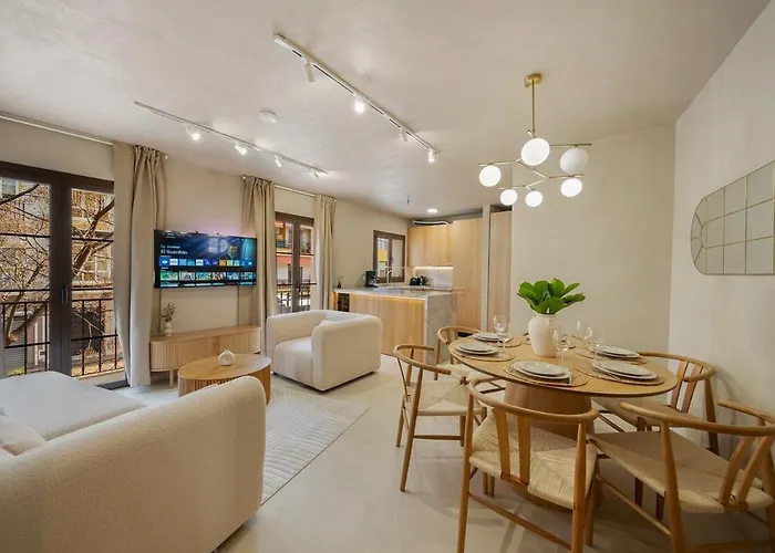 3 Bedroom Apartment In Old Town