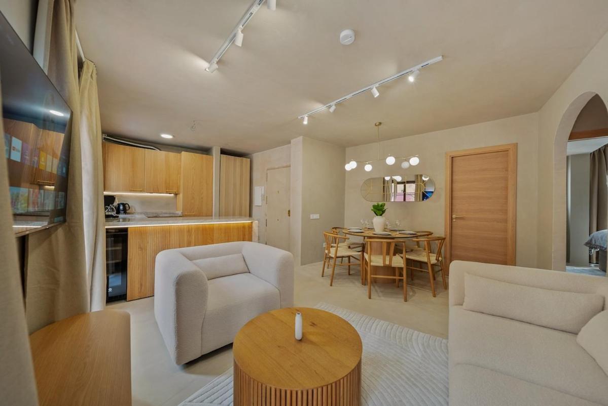 3 Bedroom In Old Town Apartment *